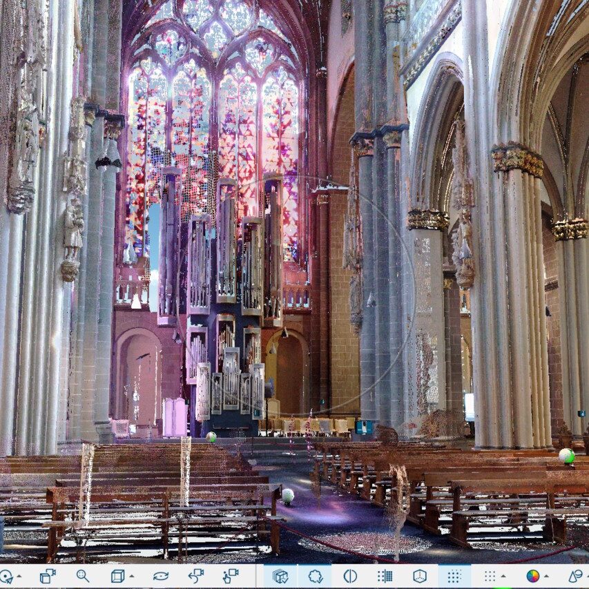 RGB-farbtexturierte 3D-Punktwolke des Innenraums des Xantener Doms mit Blick auf die große Orgel – verformungsgerechtes Laserscanning für Bestandsdokumentation